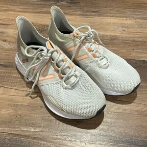 New Balance Fresh Foam Roav women’s tennis shoes size 6.5
